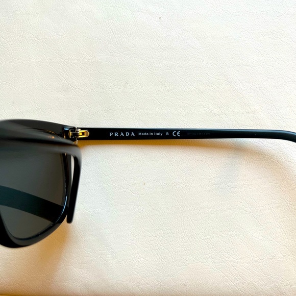 Prada sunglasses - Picture 2 of 3
